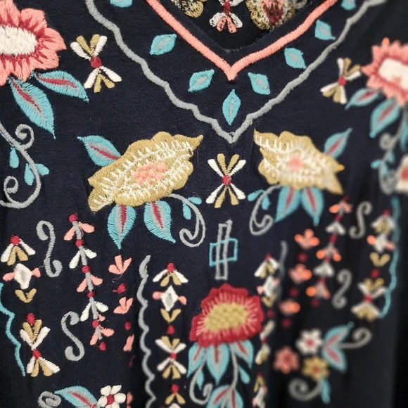 Caite Size S Embroidered Navy Top Floral Athleta Tunic Batwing Sleeves - Picture 2 of 9